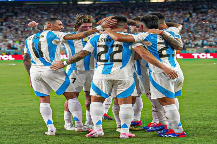 في ليلة تألق لاوتارو مارتينيز.. الأرجنتين تضرب بيرو وتتأهل بالعلامة الكاملة
